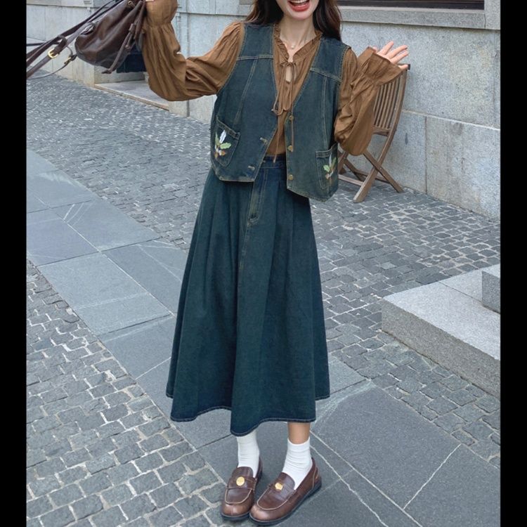 デニムセットアップ 刺繍入りベスト＆フレアスカートセット