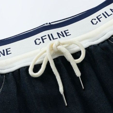 デニムセットアップ ショート丈ジャケットとスカートの上品デニムセットアップ