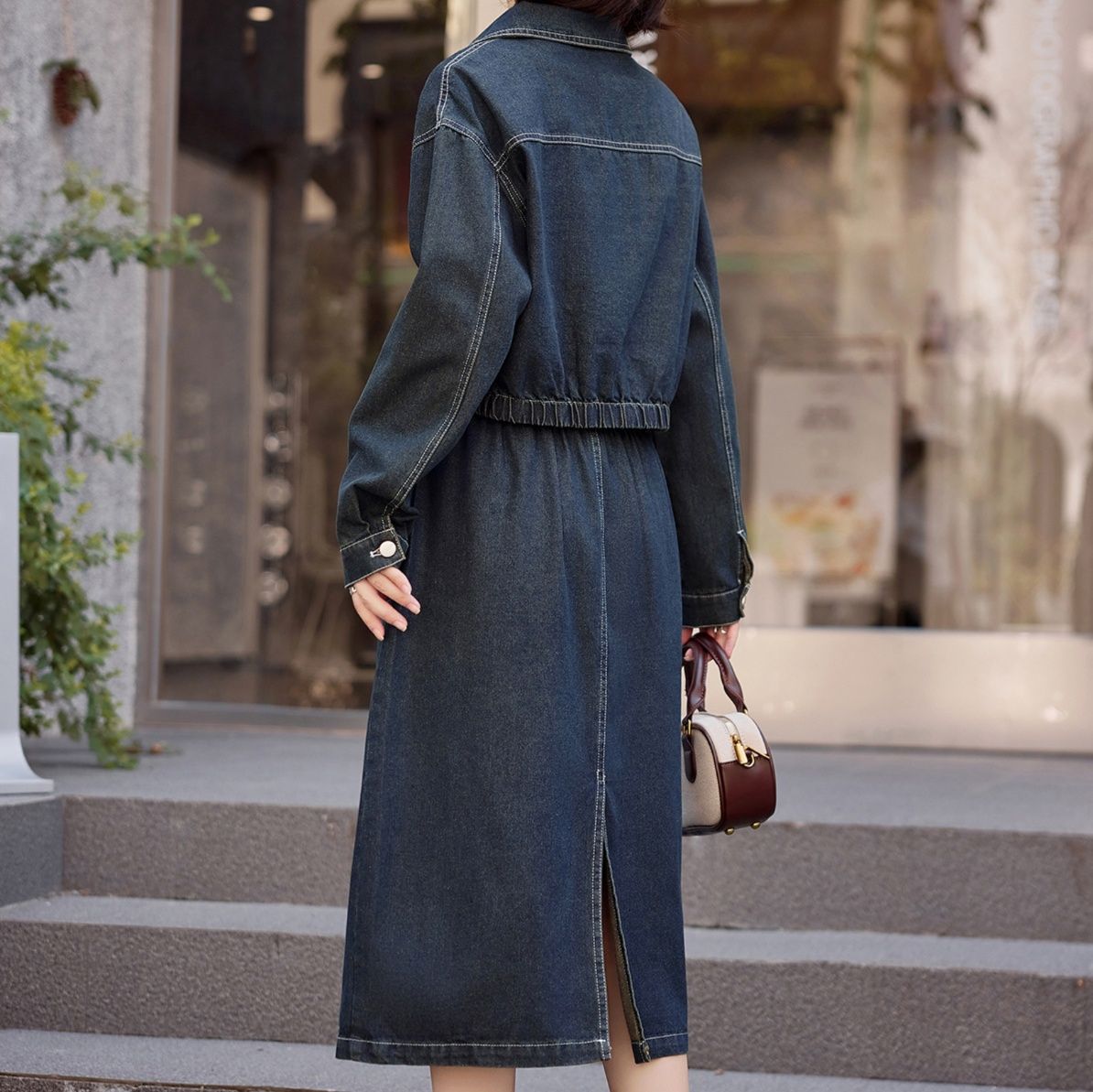 デニムセットアップ ショート丈ジャケットとスカートの上品デニムセットアップ