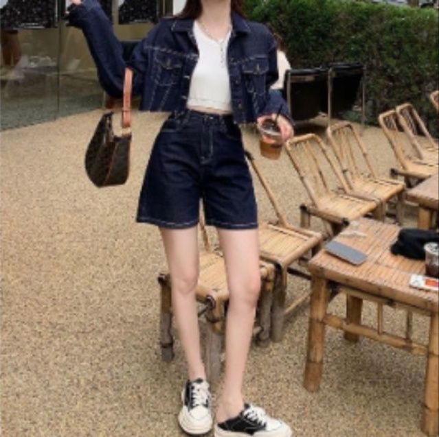 デニムセットアップ 白ステッチショート丈ジャケットとショートパンツの上下セット
