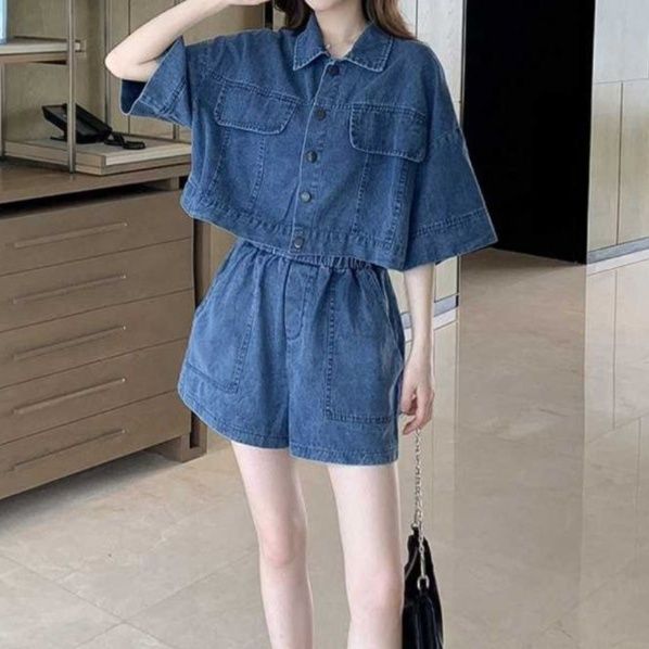 デニムセットアップ ショート丈半袖ジャケットとショートパンツの夏向け上下セット