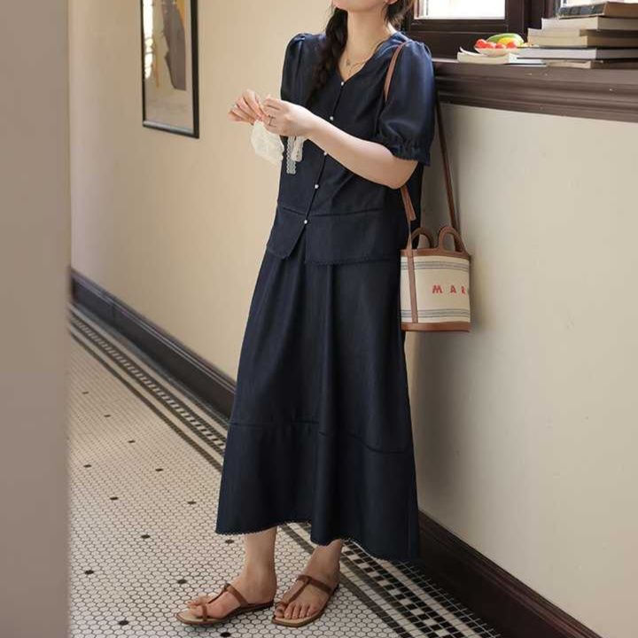 デニムセットアップ パフスリーブトップスとフレアスカートのフェミニンセットアップ