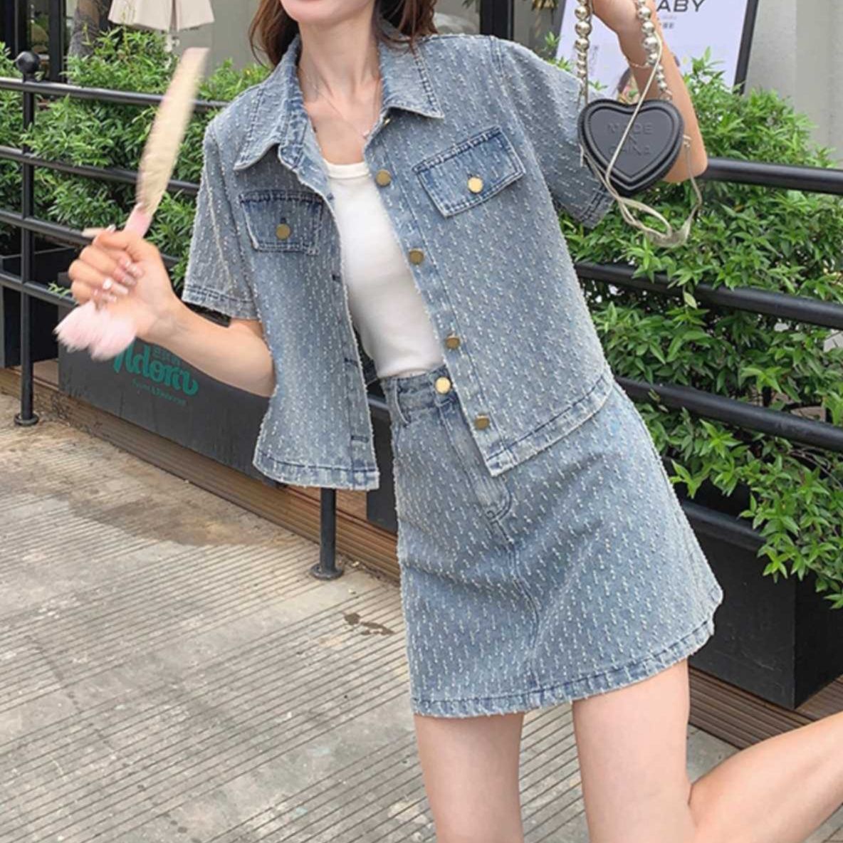 デニムセットアップ 模様入り半袖ジャケット・タイトミニスカート 爽やかで上品な上下セット