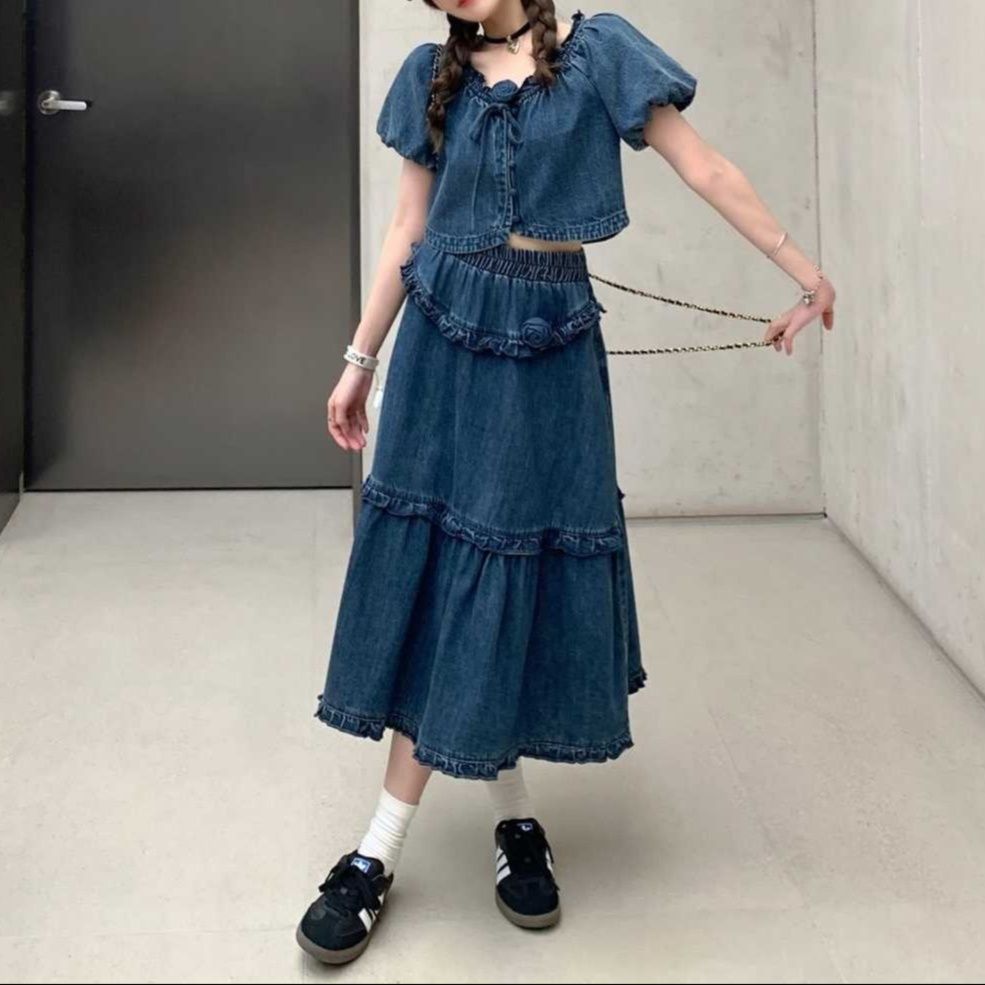 デニムセットアップ ローズブローチ付きショートトップス＆ロングスカート 上品フェミニンセット