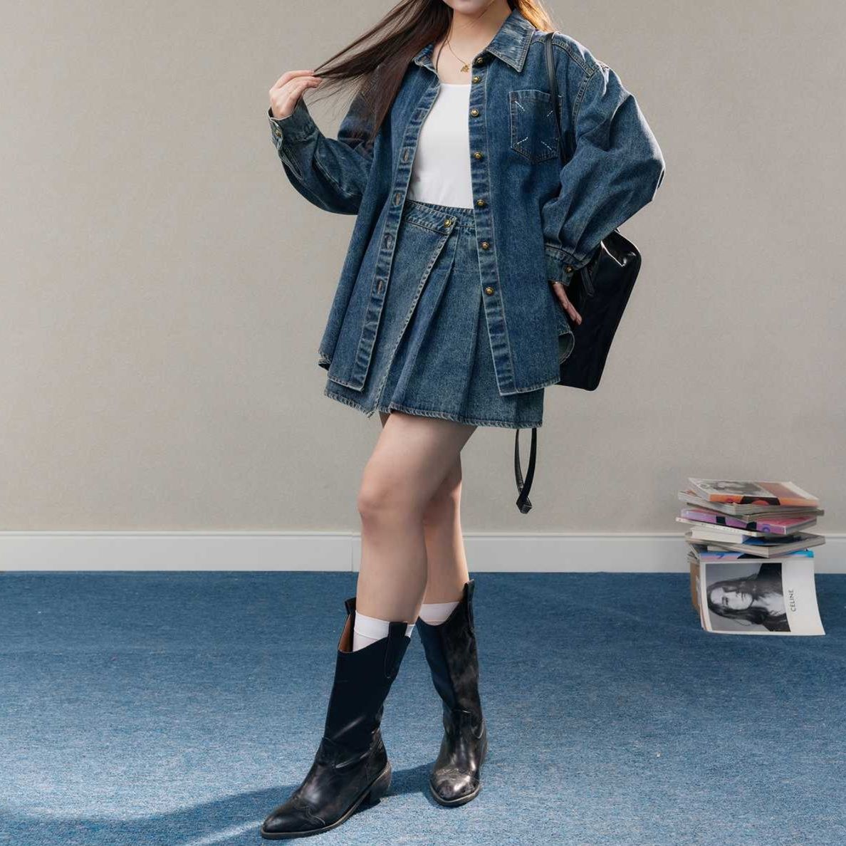 ゆったりデニムジャケット×プリーツミニスカート フェミニンな大きめデニムセットアップ