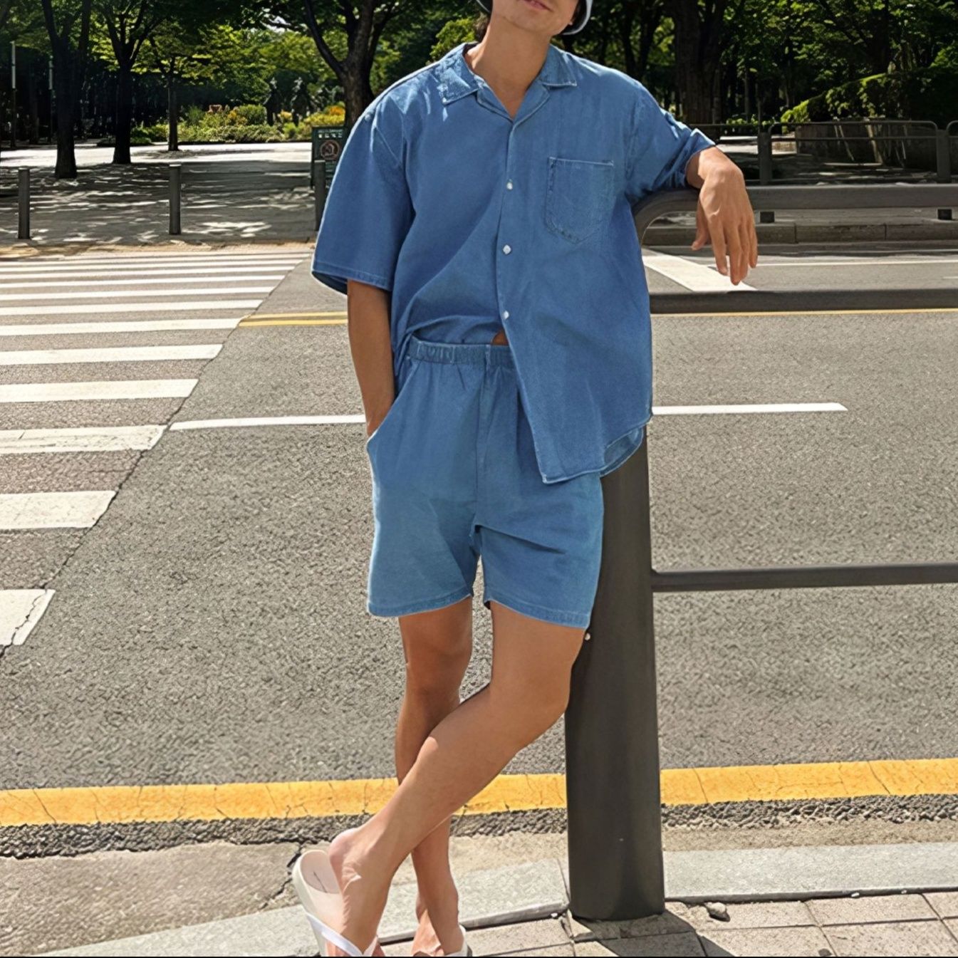 リラックス半袖シャツ＋ショートパンツ メンズ向け 夏の涼しげカジュアルデニムセットアップ