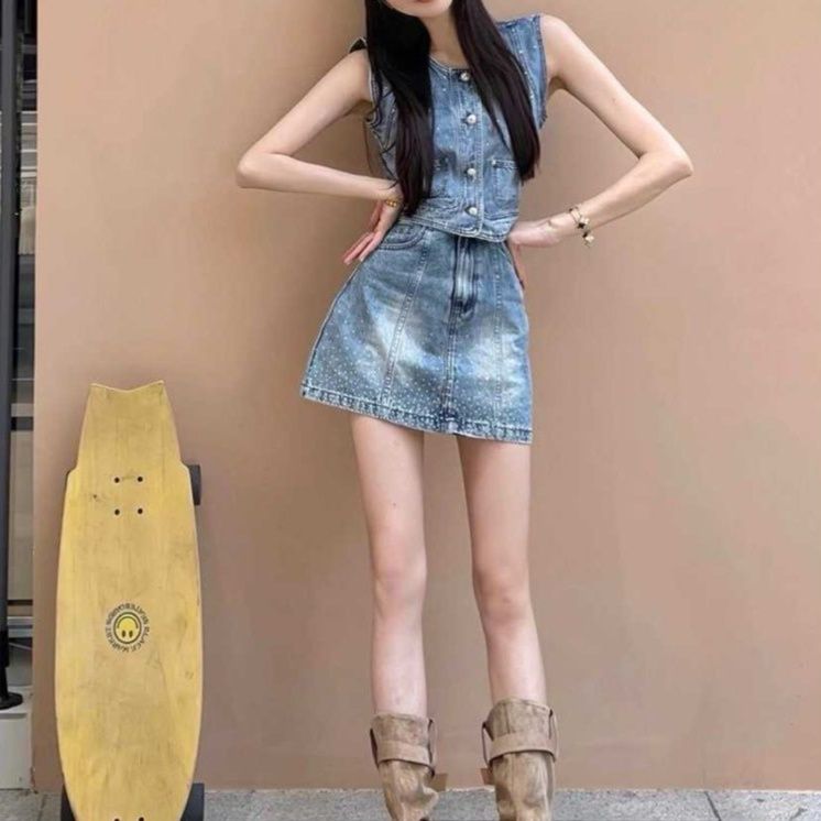 アメリカンデニムベスト×タイトミニスカート 甘辛レトロな細見えデニムセットアップ