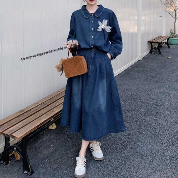 デニムセットアップ フラワー装飾長袖シャツ＆フレアミディスカート 上品かわいい細見え2点セット