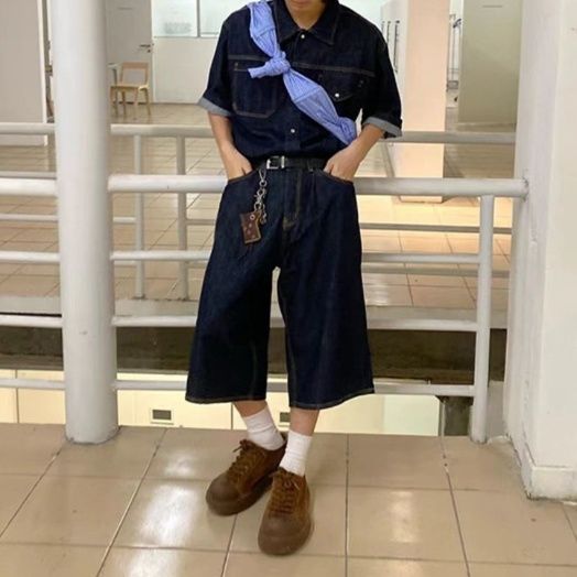 ゆったりデニム半袖シャツ＆ワイドハーフパンツ メンズ夏向け ストリートカジュアルなネイビーセットアップ