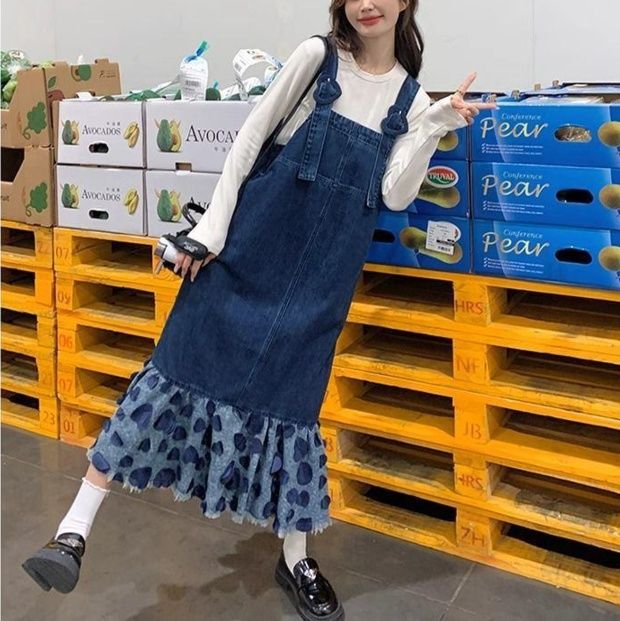 デニムセットアップ 花びらアップリケ付きデニムサロペットスカート