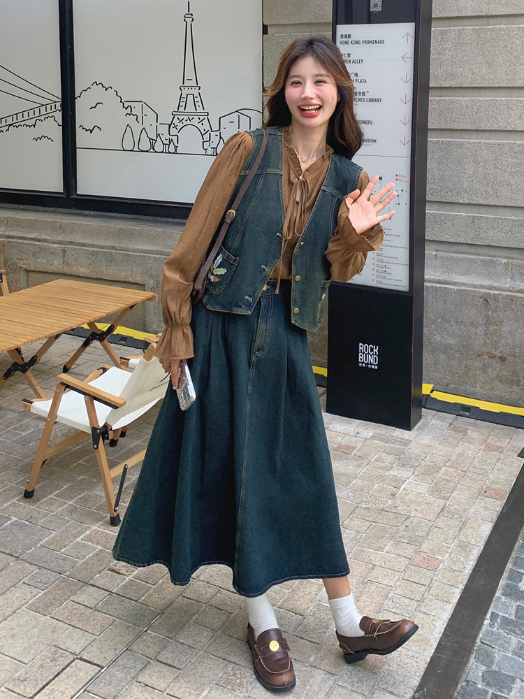 デニムセットアップ 刺繍入りベスト＆フレアスカートセット