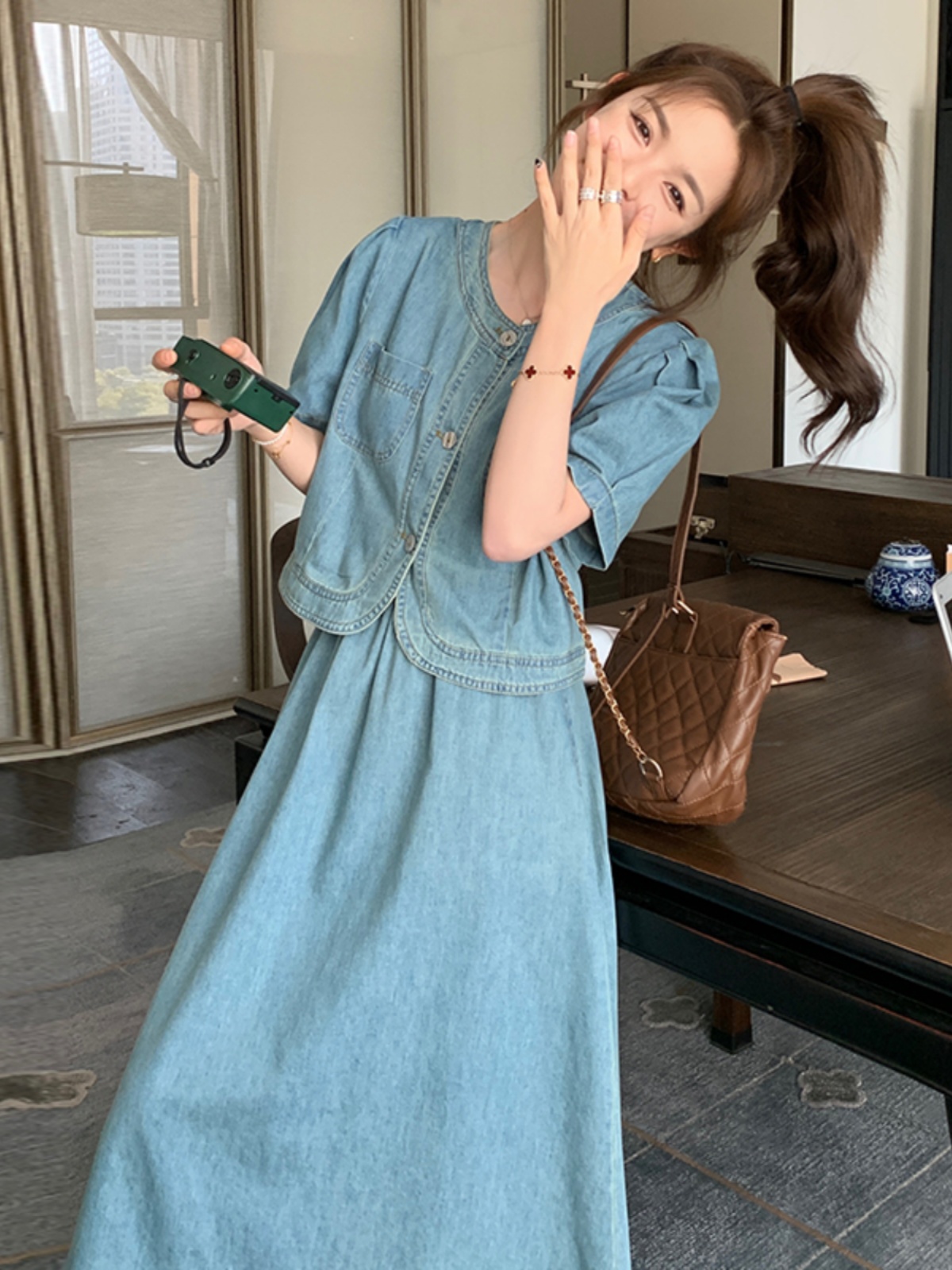 デニムセットアップ 優雅なパフスリーブセットアップ
