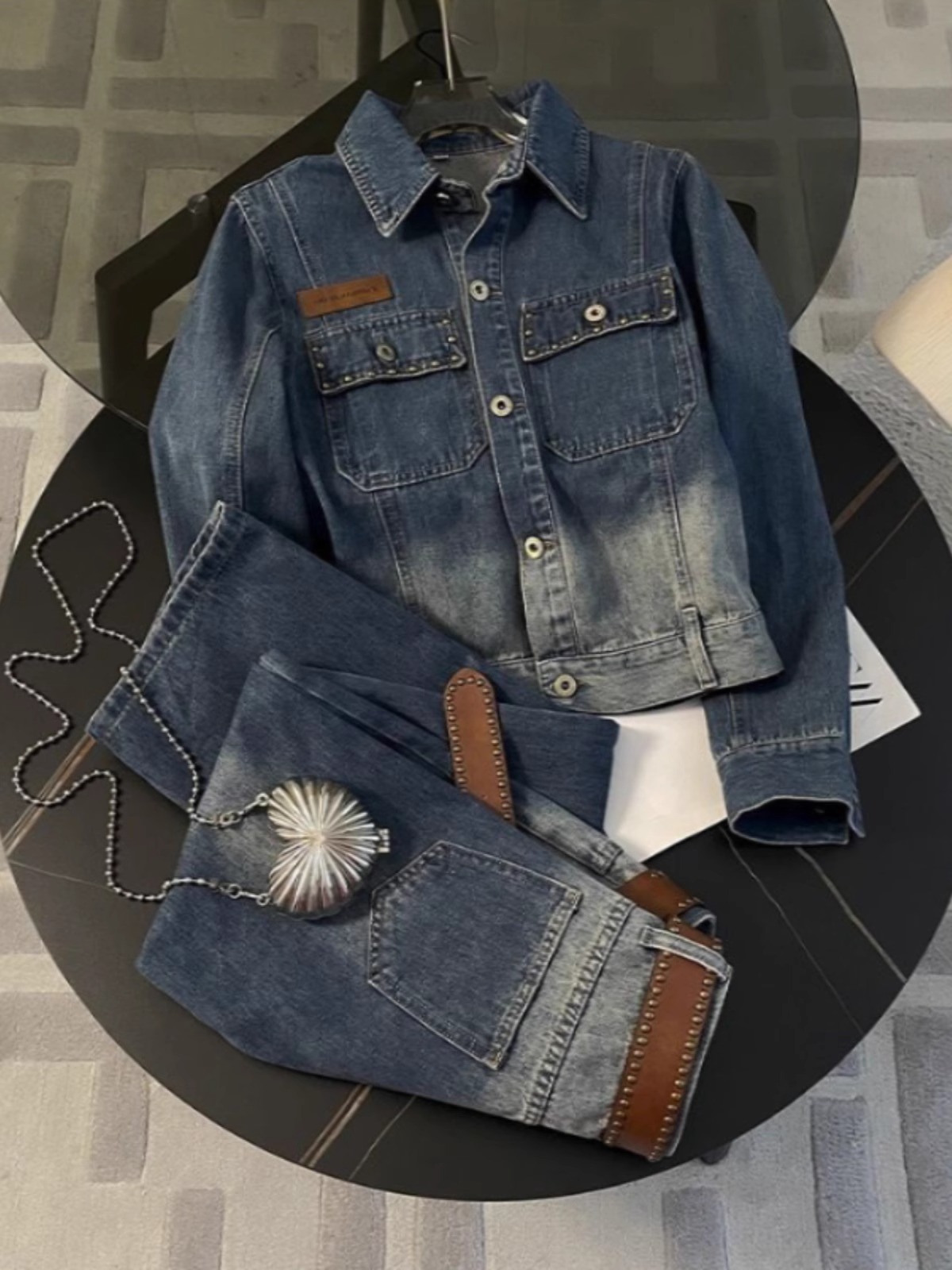 https://fulmo-img-server.com/denimmode/c51d7bda-77ee-409f-b756-bd26517d1160.jpg