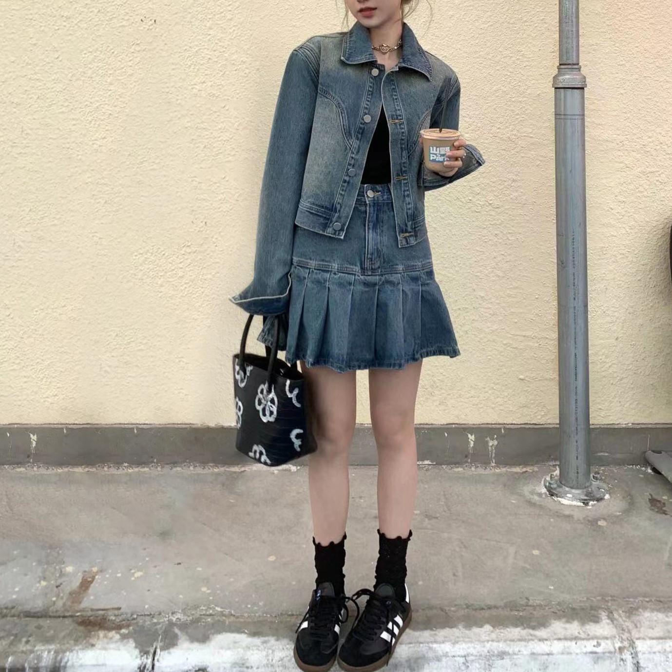 https://fulmo-img-server.com/denimmode/e0c0d48c-3d7c-41de-8dd3-dbb722a2ad2a.jpg