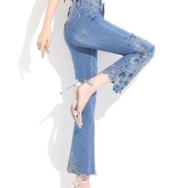 レディース ジーンズ 裾刺繍入りクラッシュ加工フレアデニムパンツ