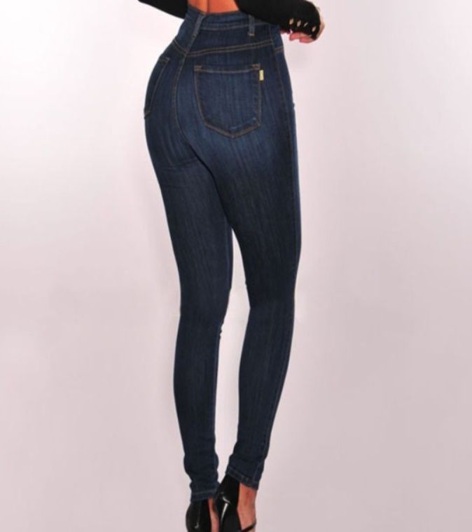 https://fulmo-img-server.com/denimmuse/1792114198905_nvrxlxnr_iqcaqqeh.jpeg