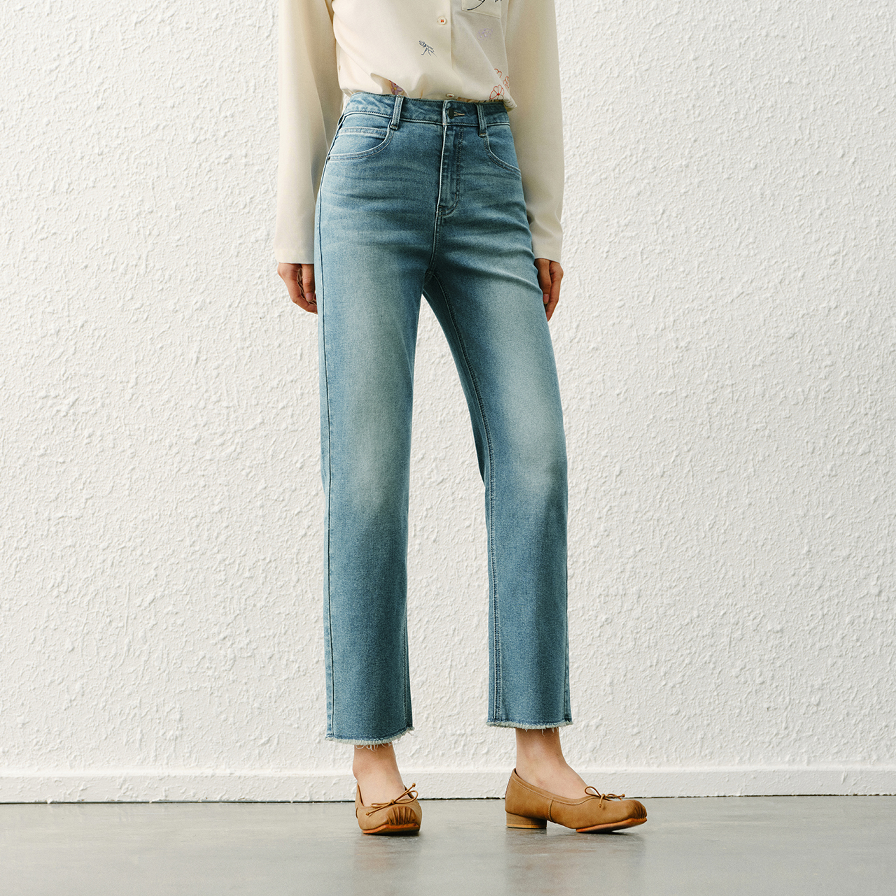 レディースジーンズパンツ すっきりシルエット 裾切りっぱなしストレートデニム