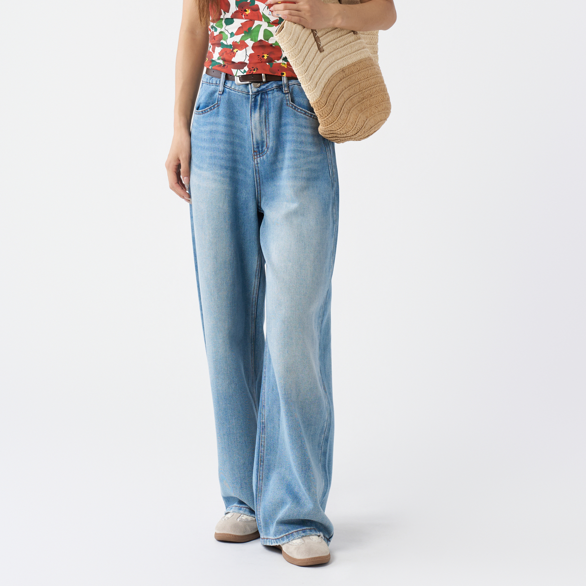 https://fulmo-img-server.com/denimmuse/8f3a1cbc-3b7d-46d1-91a5-553cbe1ba24f.jpg