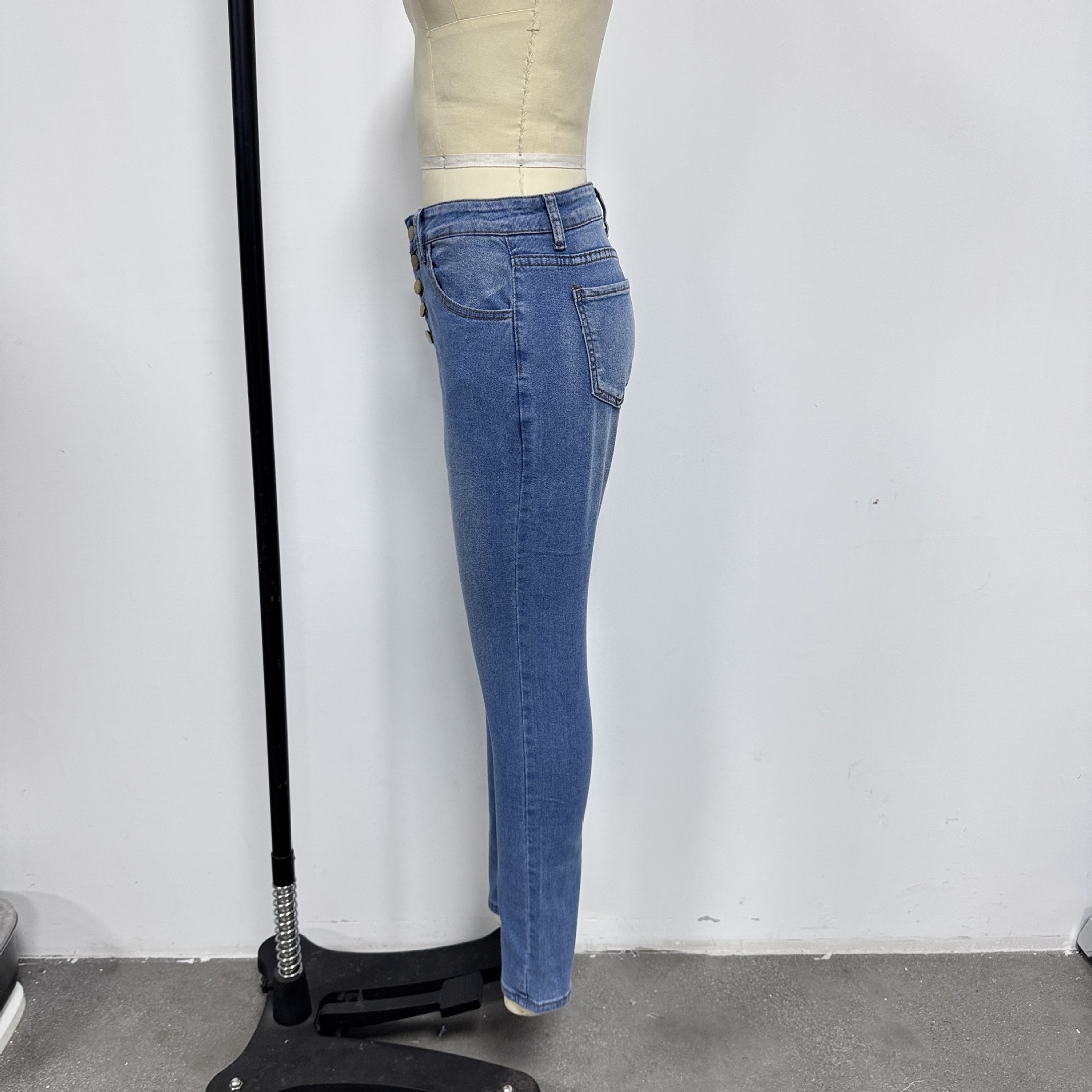 https://fulmo-img-server.com/denimmuse/bba83c96-a492-443c-b1b7-e7485c4d4be6.jpg