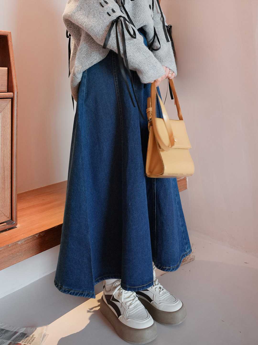 ふんわり広がるマキシ丈デニムスカート