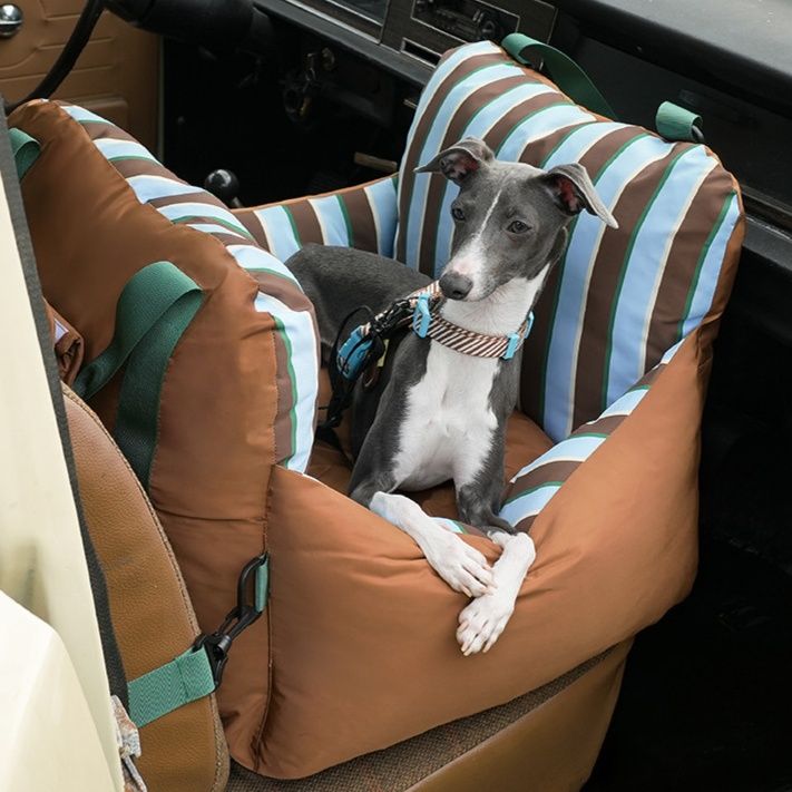 車載用固定ベルト付き立体包囲型犬ベッド