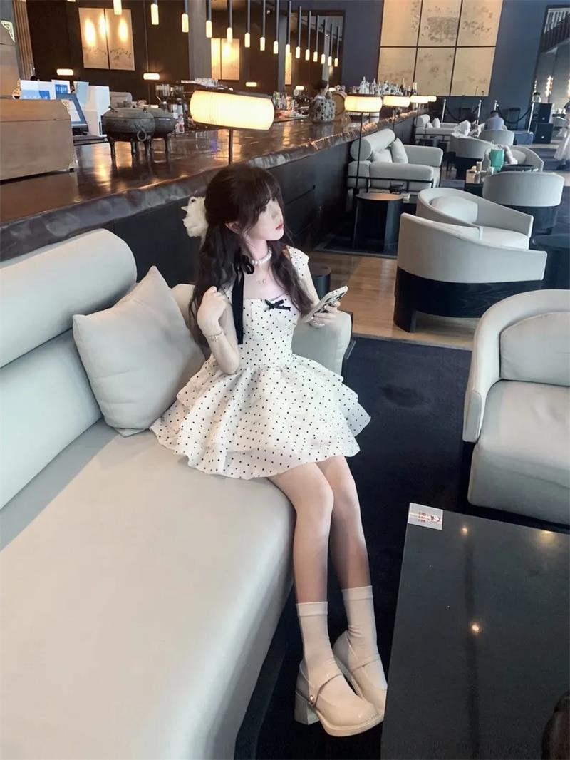 https://fulmo-img-server.com/dot-style/16a3fa14-5443-488d-a270-0805a37c5f9b.jpg