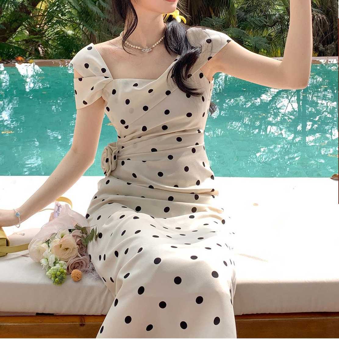 ドット柄で結婚式の洋服が華やかに決まるおしゃれアイテム5選