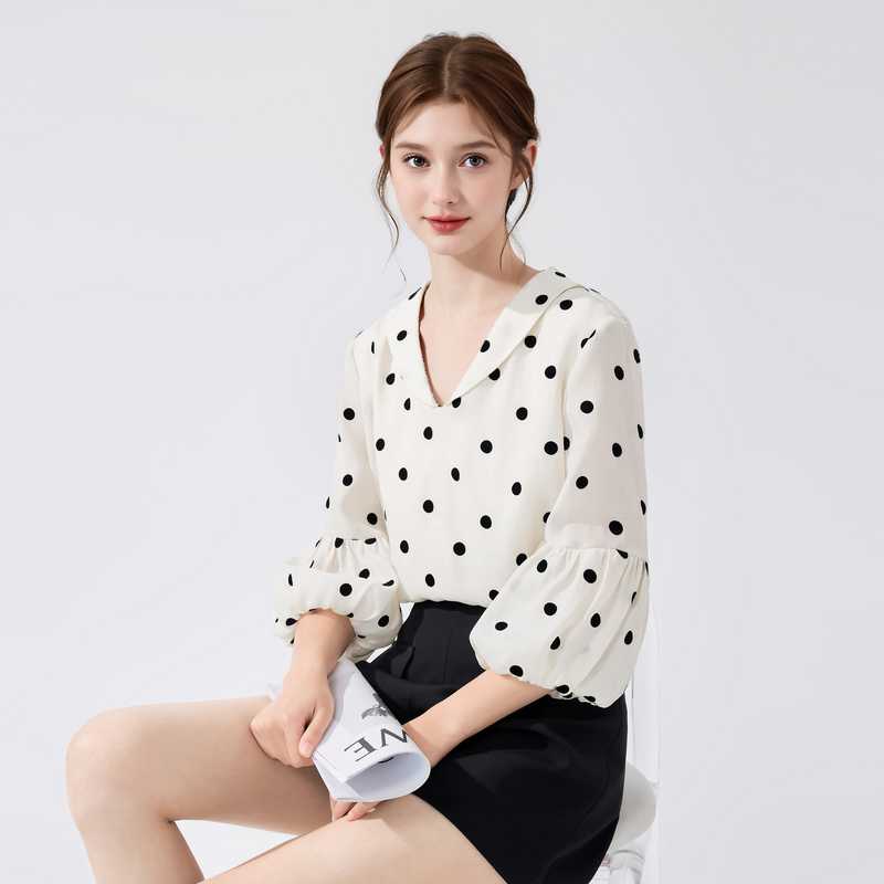 ブラウス ドットコーデ 水玉模様のふんわり袖ブラウス