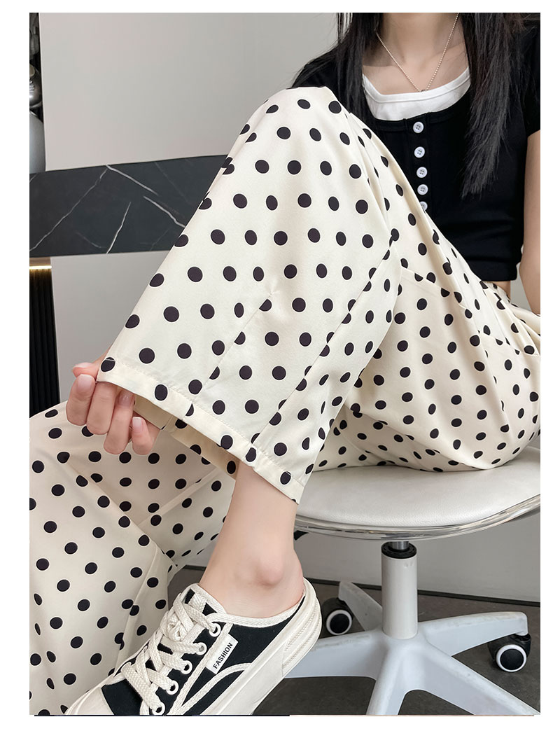 ドットコーデ 水玉模様のワイドパンツ