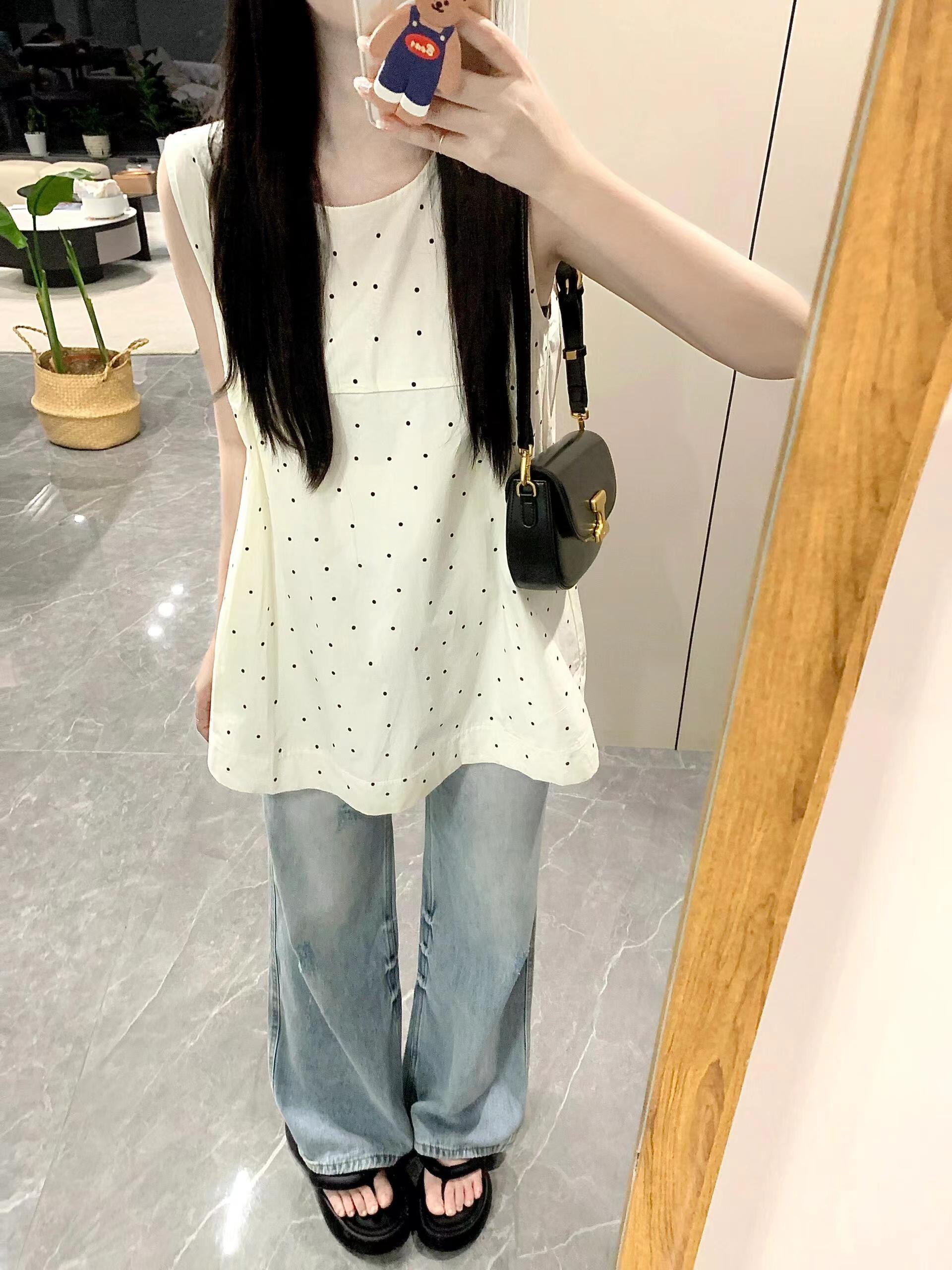 ドットコーデ 水玉模様ノースリーブゆったりトップス