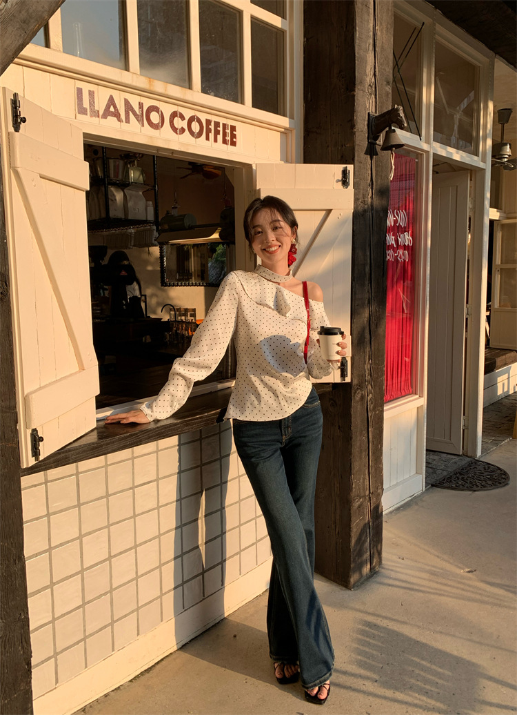 ドットコーデ 肩掛けドットフリルブラウス