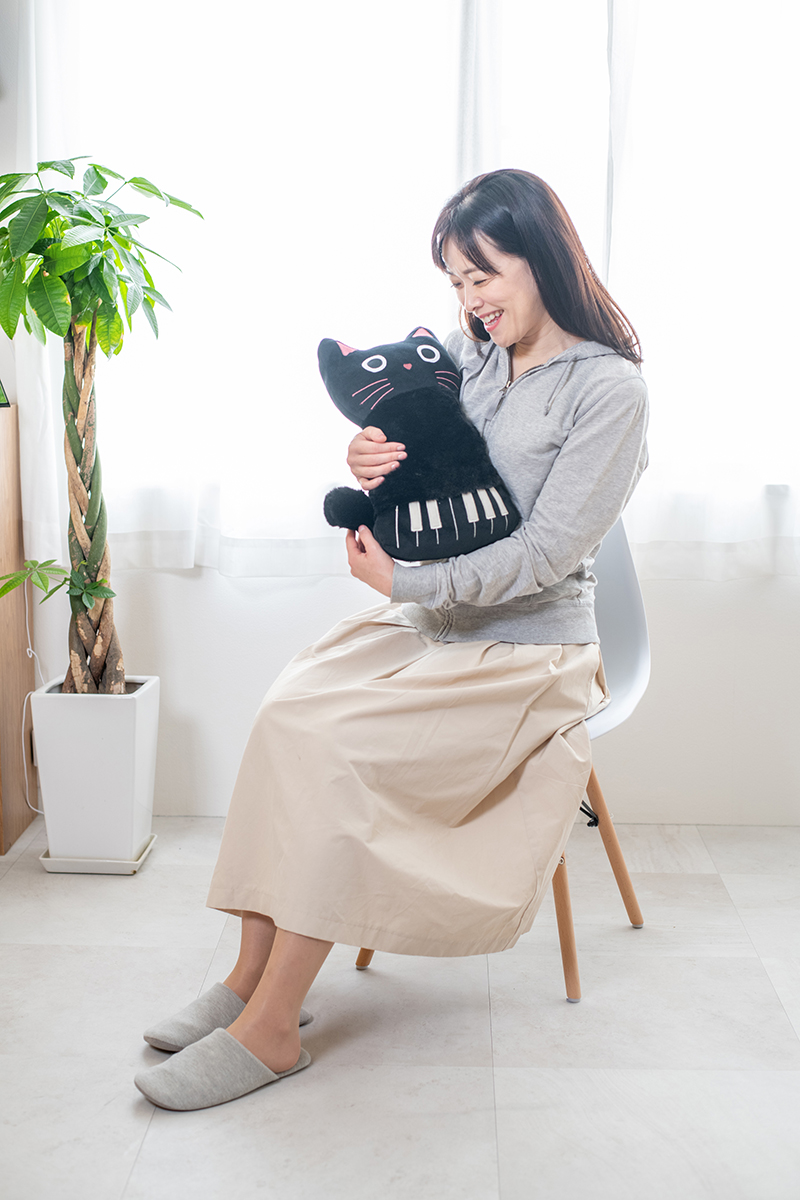 抱き枕大きいふわもち黒猫