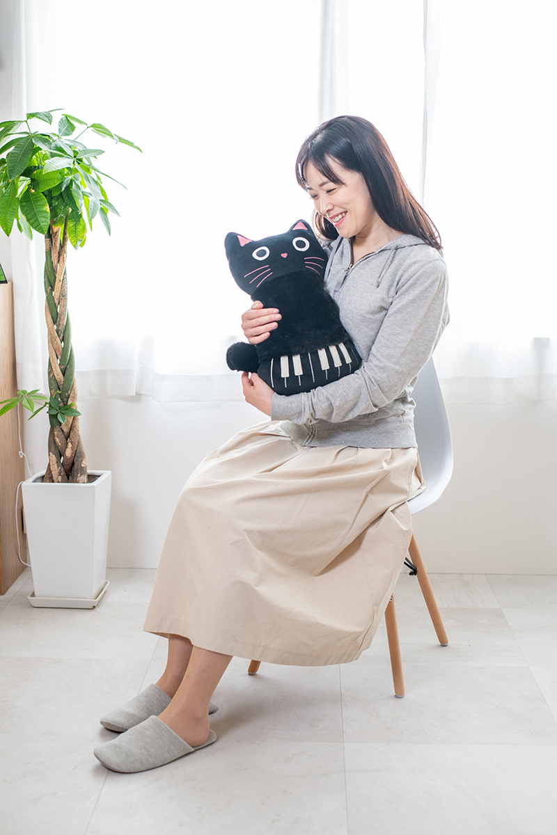 抱き枕大きいふわもち黒猫