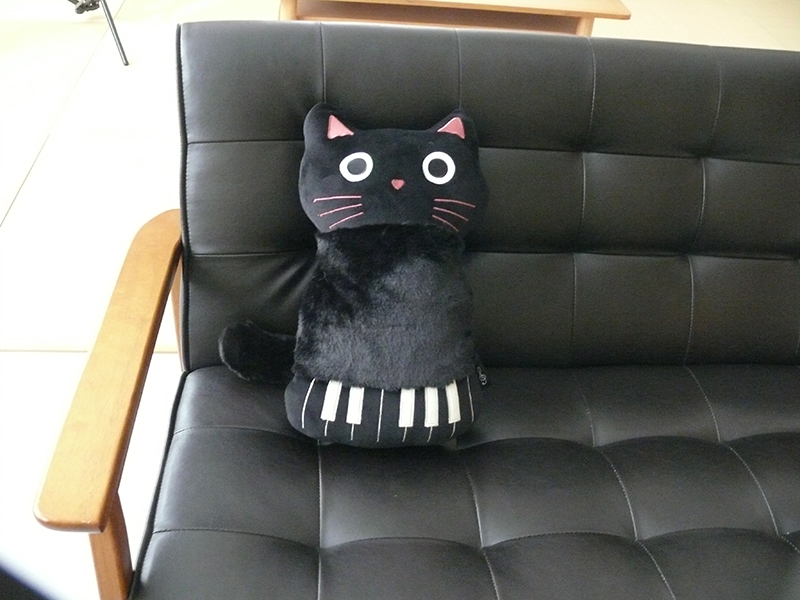 抱き枕大きいふわもち黒猫