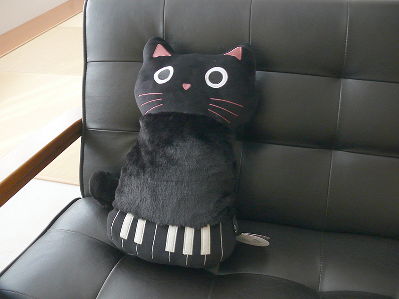 抱き枕大きいふわもち黒猫