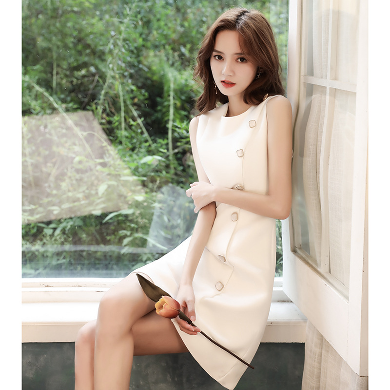 https://fulmo-img-server.com/dresscode-dresscode/0230b1e1-b3a9-4ed8-8fd8-14768871cd82.jpg
