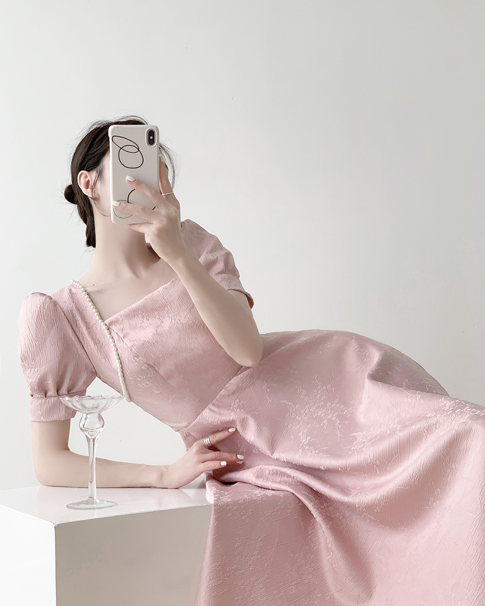 https://fulmo-img-server.com/dresscode-dresscode/0966c307-f952-4471-9731-ed64b058ce07.jpg