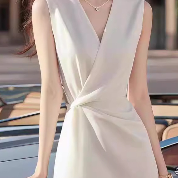 https://fulmo-img-server.com/dresscode-dresscode/0a323a82-cec6-4826-9717-66adf828fd29.jpg