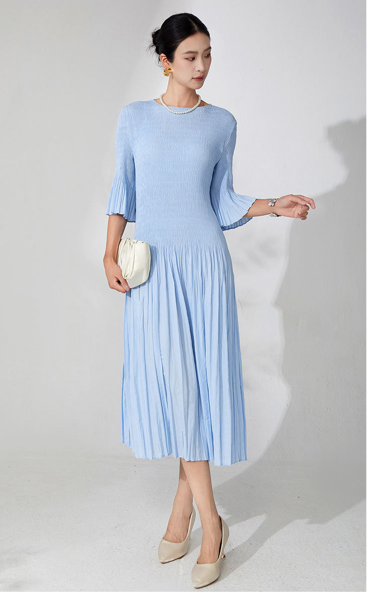 https://fulmo-img-server.com/dresscode-dresscode/0bcc2085-8ed8-469f-98bf-2580856eddc0.jpg
