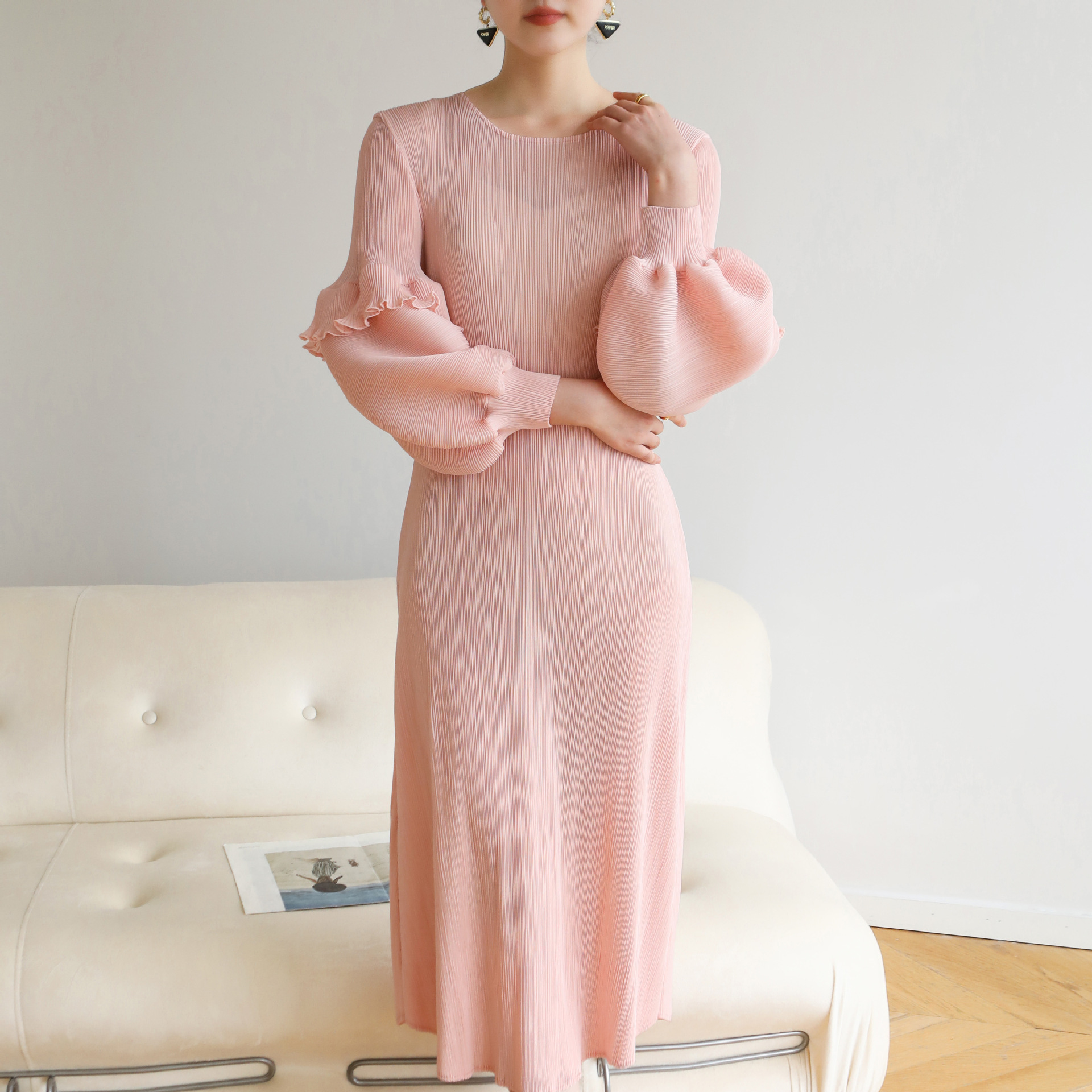 https://fulmo-img-server.com/dresscode-dresscode/0bf9ee64-a842-4e01-9dfe-eb92459a0c88.jpg