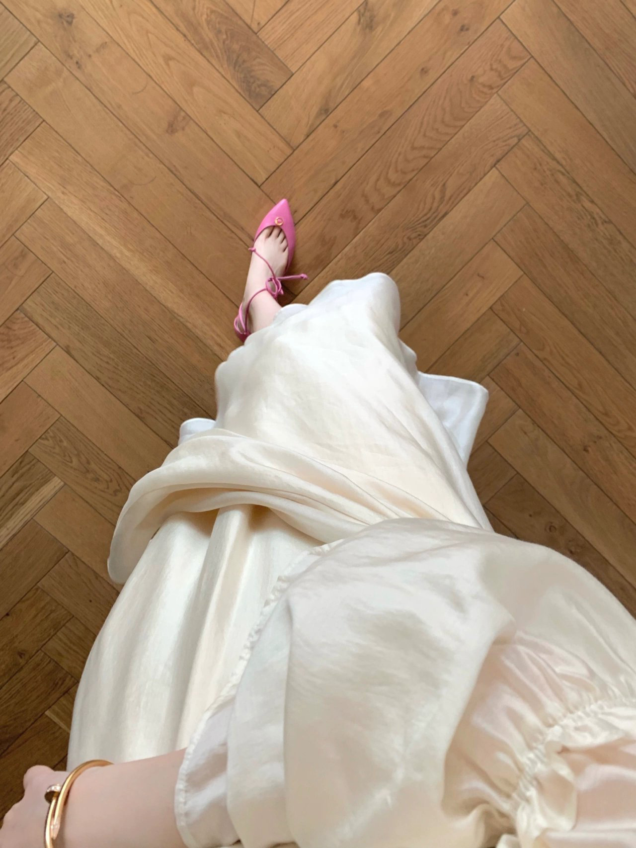 https://fulmo-img-server.com/dresscode-dresscode/0cba1fe0-b856-4bdc-8eb5-41dc26f71079.jpg