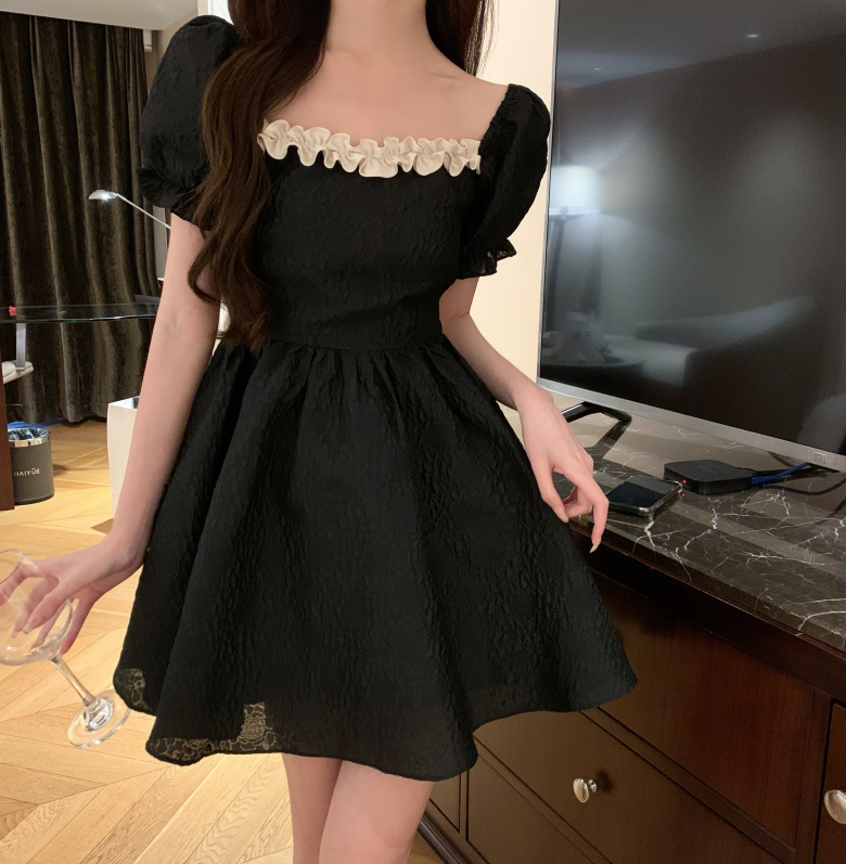 https://fulmo-img-server.com/dresscode-dresscode/0e74da9a-caba-4491-8c86-3d02934667e0.jpg