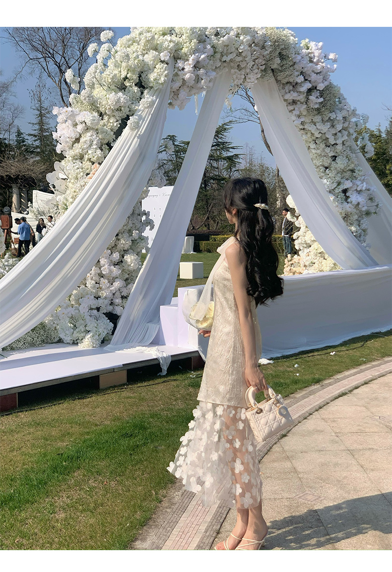 https://fulmo-img-server.com/dresscode-dresscode/0edba092-fbec-4282-817e-4ac7ad137415.jpg
