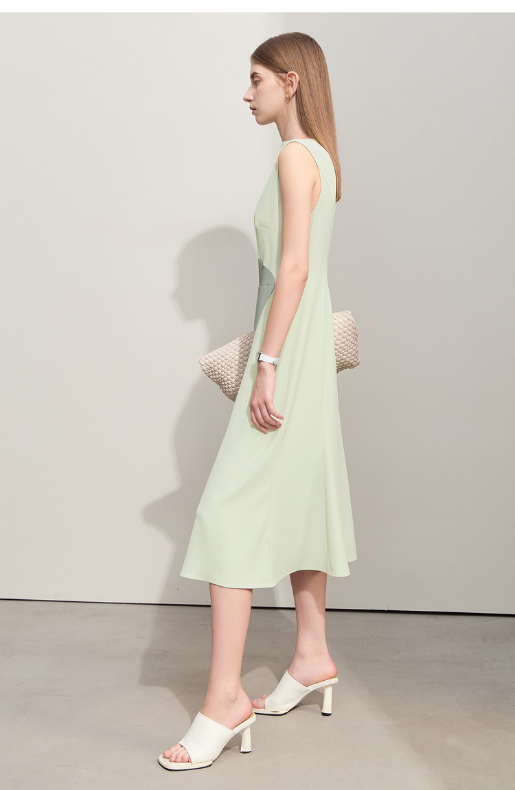 https://fulmo-img-server.com/dresscode-dresscode/0fa94d0f-37ac-46b1-93db-896e625b2f43.jpg