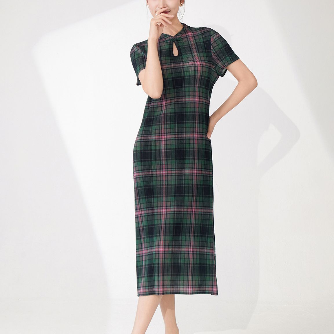 https://fulmo-img-server.com/dresscode-dresscode/1097c032-5bff-43a8-8373-bac6df824962.jpg