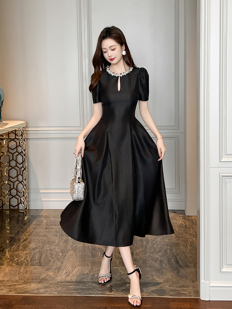 https://fulmo-img-server.com/dresscode-dresscode/11f159b6-5894-4f54-9b1c-13d95a6ce5ff.jpg