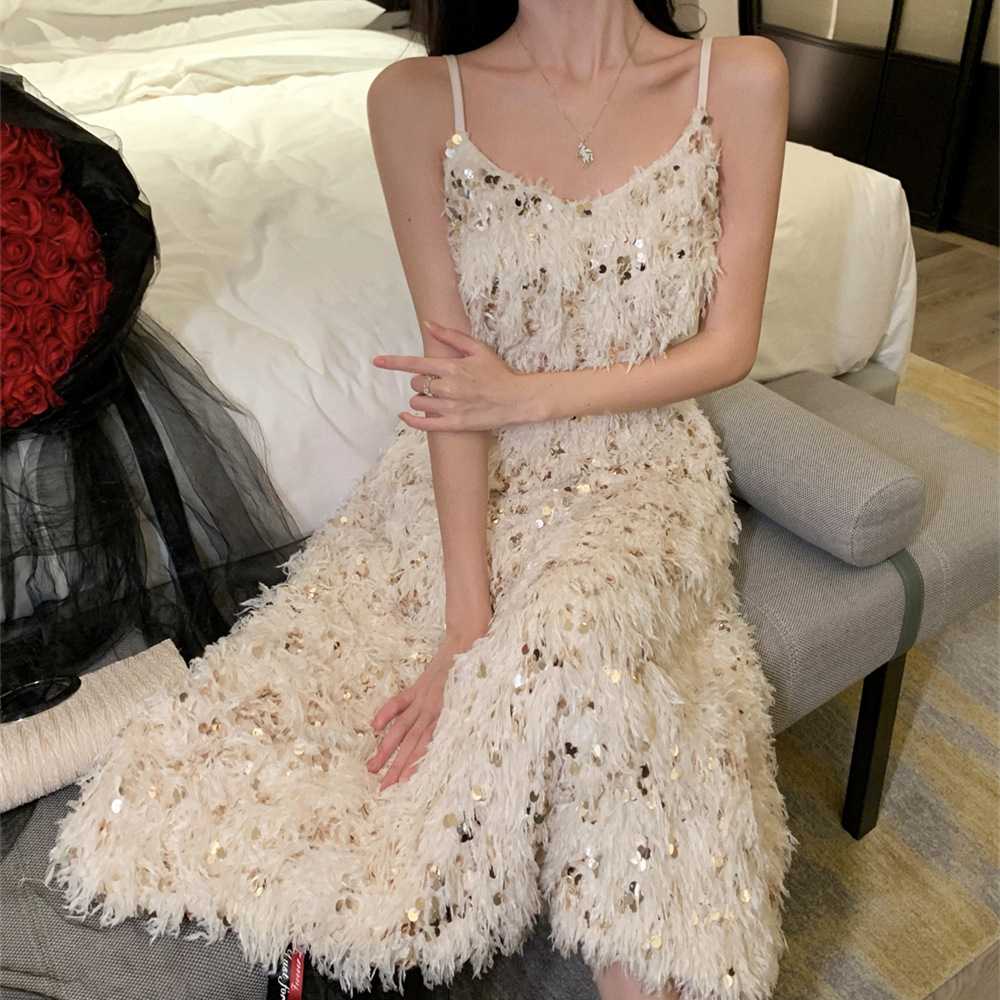 オケージョンワンピース 羽根装飾付きシャーリングフリルドレス