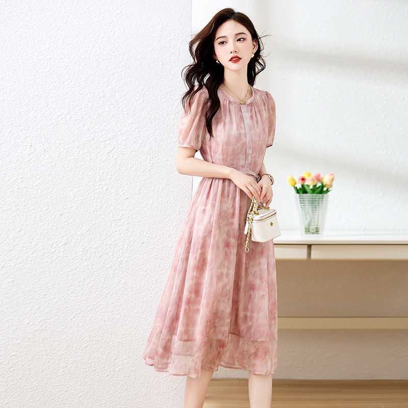 シアー素材のふんわり優美なオケージョンワンピース