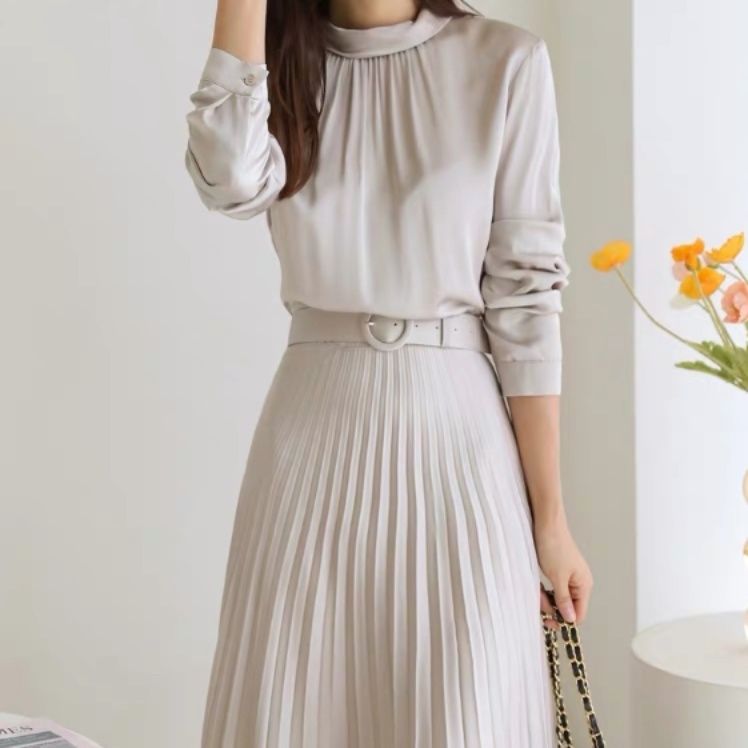 オケージョンワンピース 上品な胸元ギャザープリーツドレス