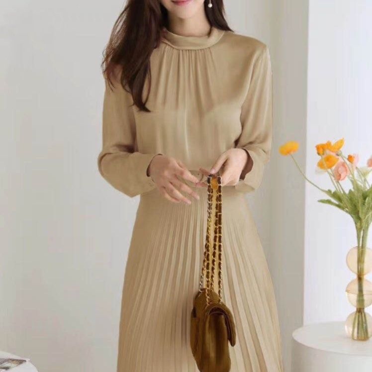 オケージョンワンピース 上品な胸元ギャザープリーツドレス